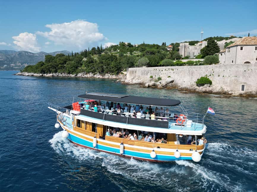 Dubrovnik: Elaphite Islands Cruise with Lunch and Drinks - Getting aboard the Emili