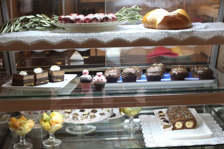 Dubrovnik Gastronomy: 3-Hour Food and Wine Tour - Walking the Old Town between meals