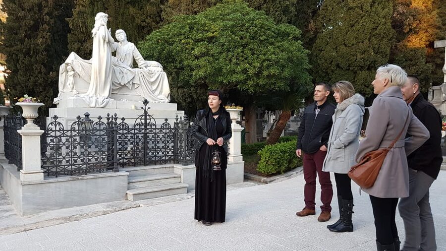Dubrovnik: Ghosts and Mysteries Walking Tour - Why this Dubrovnik night walk feels different