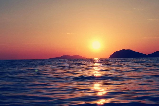 Dubrovnik: Golden Hour Sunset Cruise with Drinks - The sunset viewpoint and the best light