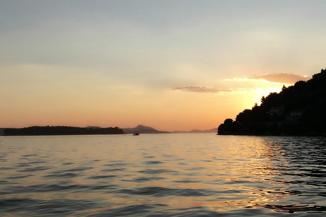 Dubrovnik: Golden Hour Sunset Cruise with Drinks - Weather, comfort, and the small mechanical issue