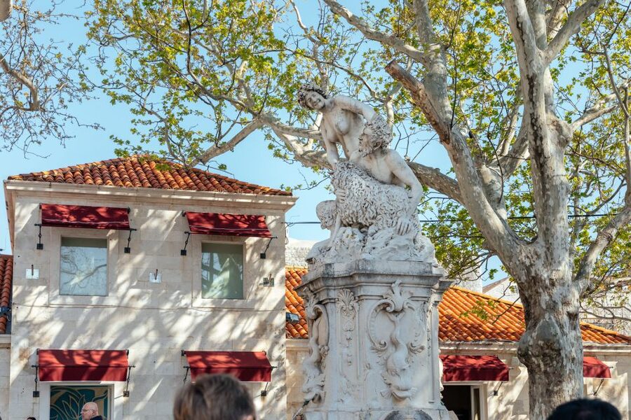 Dubrovnik: Hidden Gems and Highlights Private Walking Tour - Quieter corners show another side of the old city