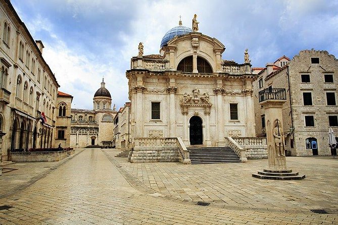 Dubrovnik History Tour + Local Shop Experience (Small Group) - Luža Square and the first look at Old Town life