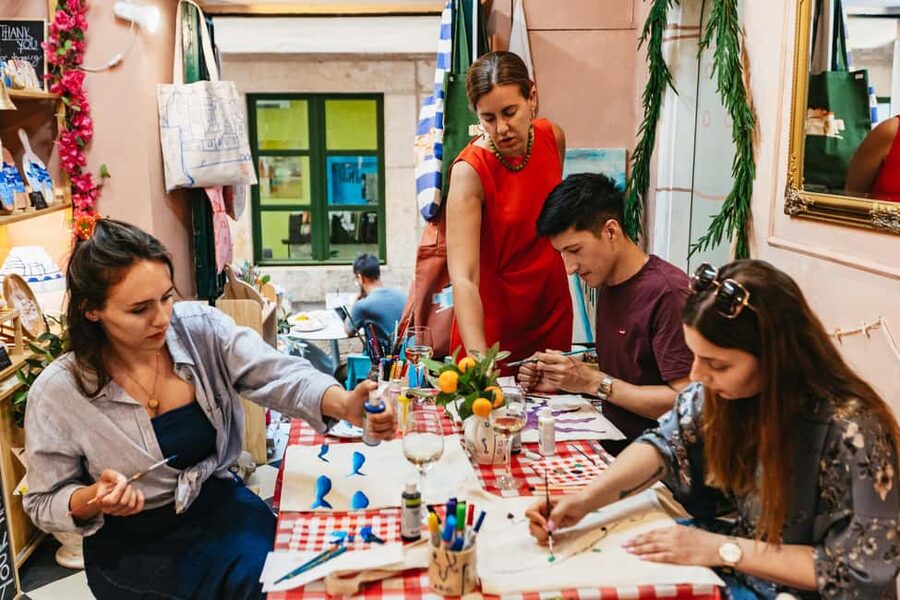 Dubrovnik: Local Wine, Dine and Design Workshop - Start with a blank tote bag and local inspiration