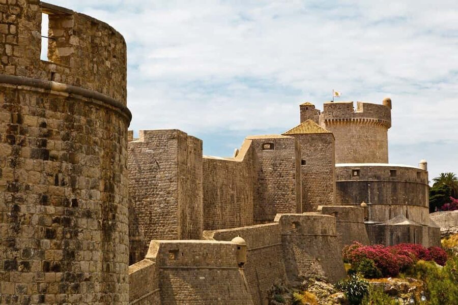Dubrovnik: Old Town & City Walls Guided Tours Combo - Orlando’s Column and the old Republic of Ragusa