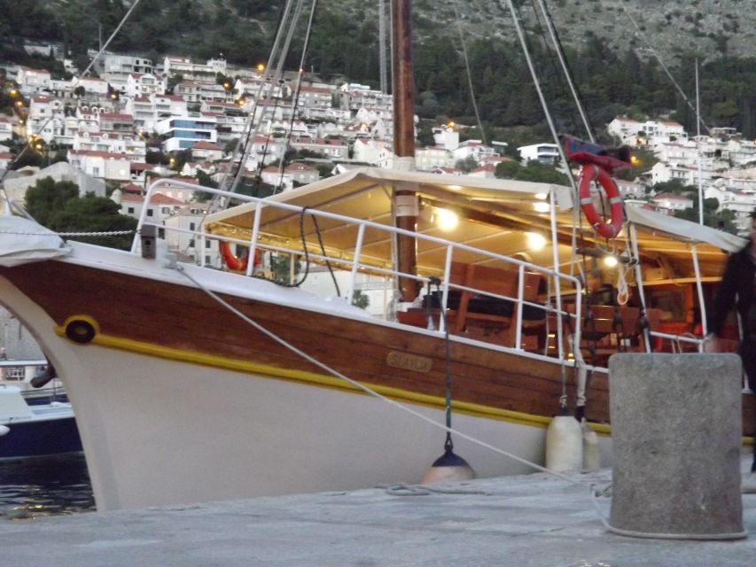 Dubrovnik: Old Town Cruise with Lunch - Swimming near a Beachy Cove