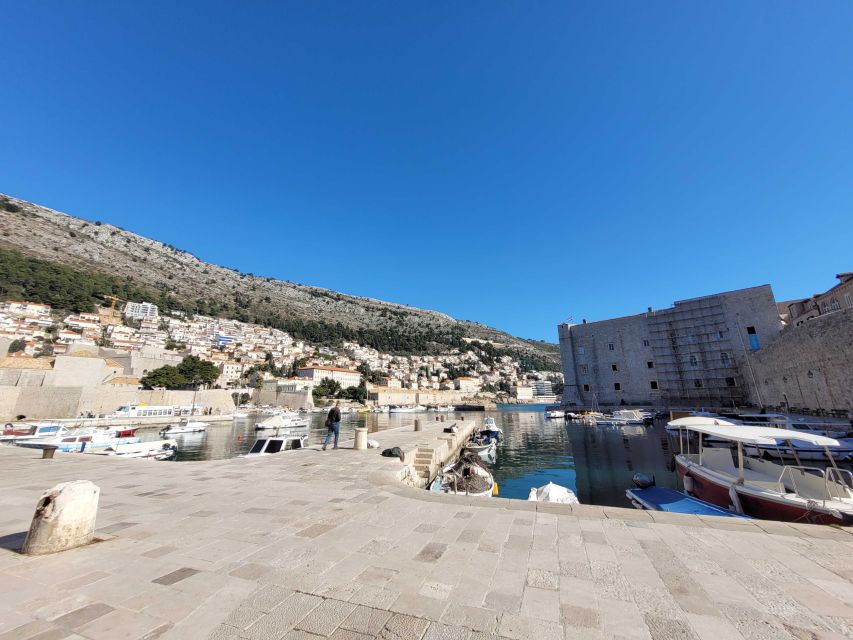 Dubrovnik: Old Town Highlights Tour with Audio Guide - Architecture and sea views carry the walk