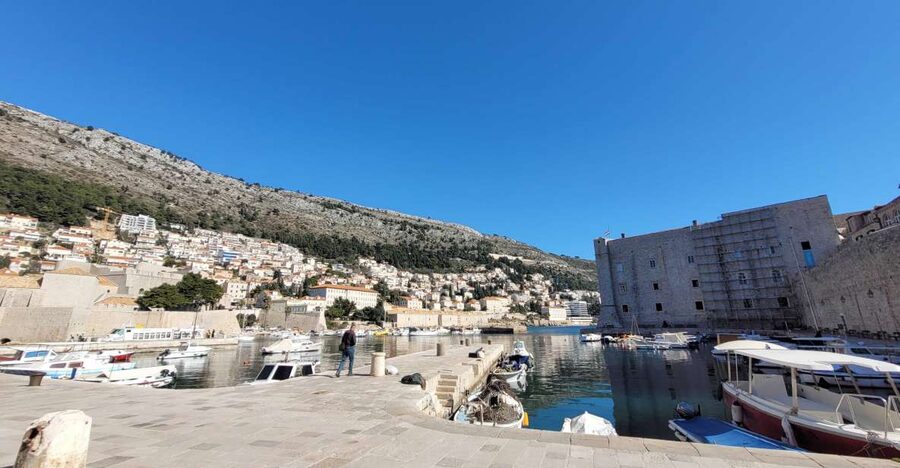 Dubrovnik: Old Town Highlights Tour with Audio Guide - What the audio commentary does well