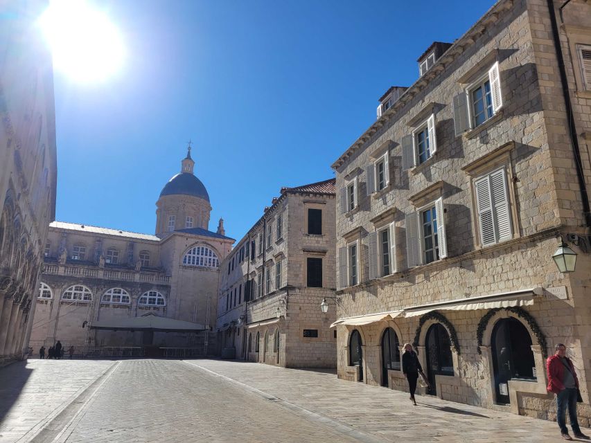 Dubrovnik: Old Town Highlights Tour with Audio Guide - Pile Gate gives you a strong first stop