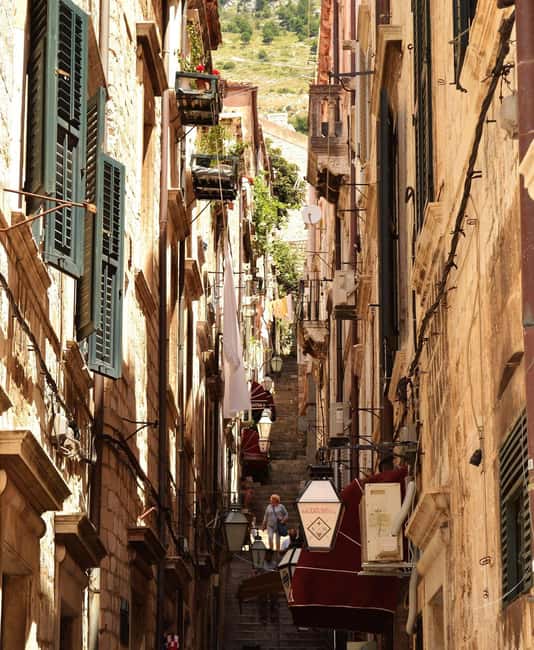 Dubrovnik Old Town History Tour: Early & Late Start - Side alleys and the 1,400-year story