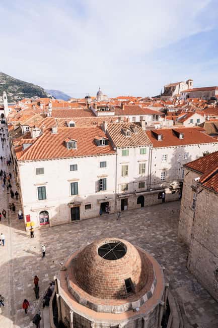 Dubrovnik Old Town: Night tour with History, Wine & Bites - Meeting at Large Onofrio’s Fountain