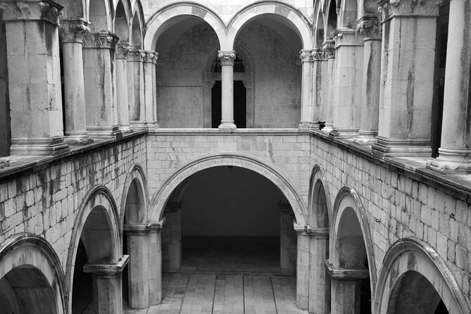 Dubrovnik Old Town: Small-Group Walking Tour With A Local - Why the small group changes the experience
