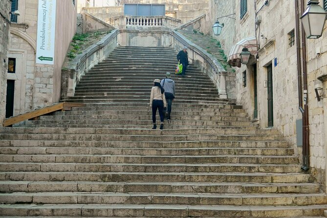 Dubrovnik: Old Town Walking Tour - Large Onofrio’s Fountain and Dubrovnik’s practical genius