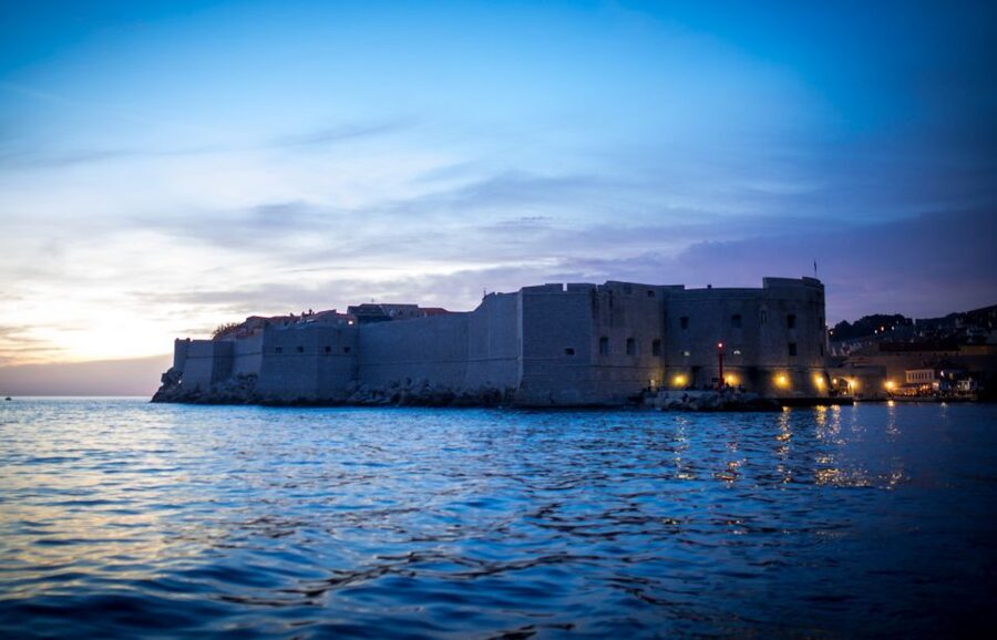 Dubrovnik: Panoramic Sunset Cocktail Cruise Around Old Town - Finding the white boat Slavija in the Old Port