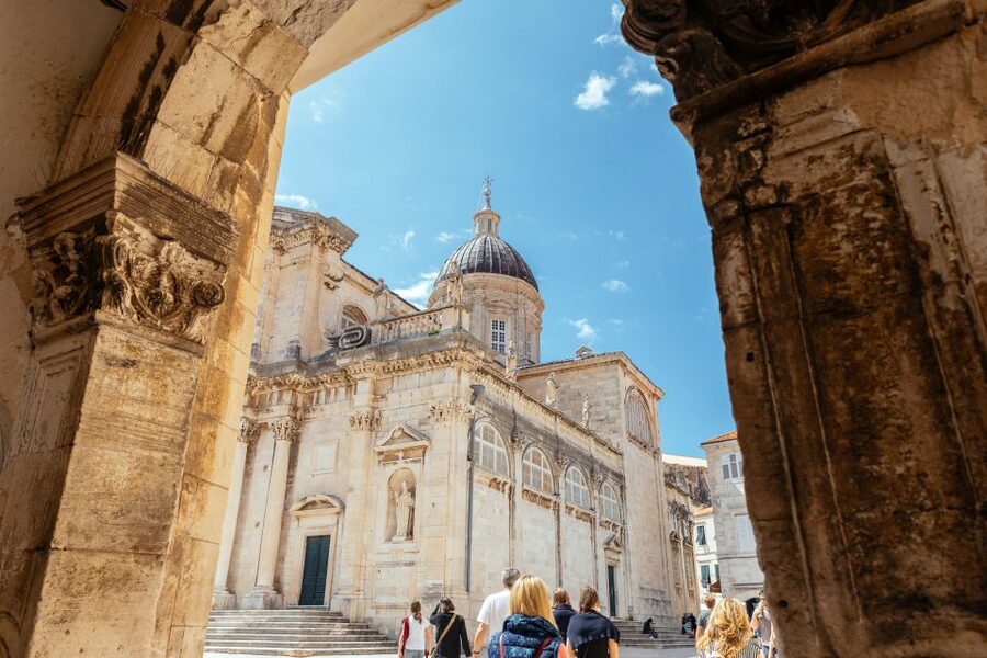 Dubrovnik: Private Family Friendly City Tour with Guide - Choosing the right guide and start time