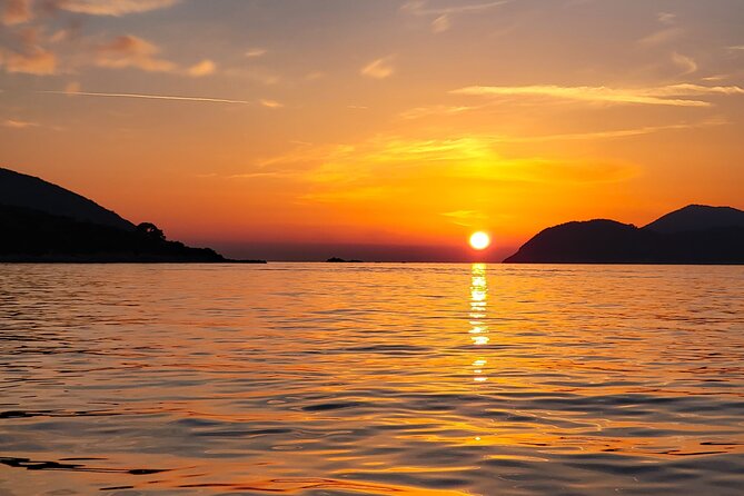 Dubrovnik Romantic Sunset Boat Tour - Watching the sunset with wine and snacks
