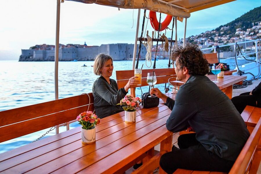 Dubrovnik: Sunset Dinner Cruise around the Old Town - Who should book this sunset dinner