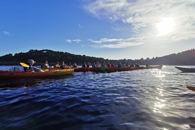 Dubrovnik: Sunset Kayak & Snorkel Tour with Wine & Water - Returning toward the Old Town and Park Pile