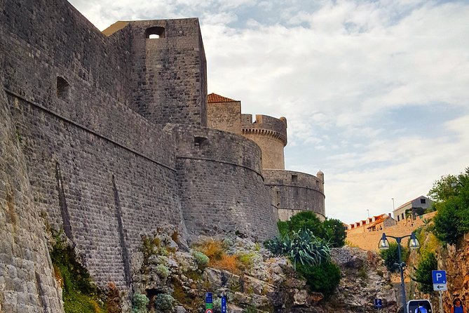Dubrovnik walking history tour - Onofrio’s Fountain and a 12-kilometer aqueduct