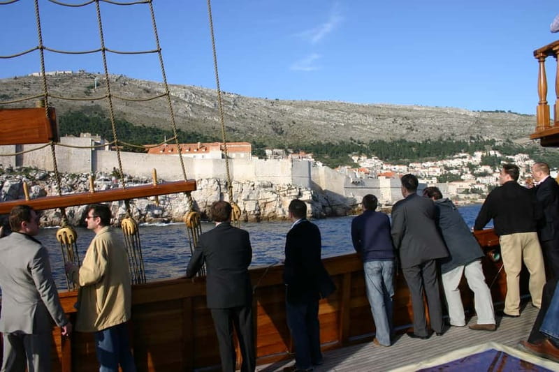 Dubrovnik walking tour and cruise on Karaka ship - Seeing Dubrovnik from the Adriatic