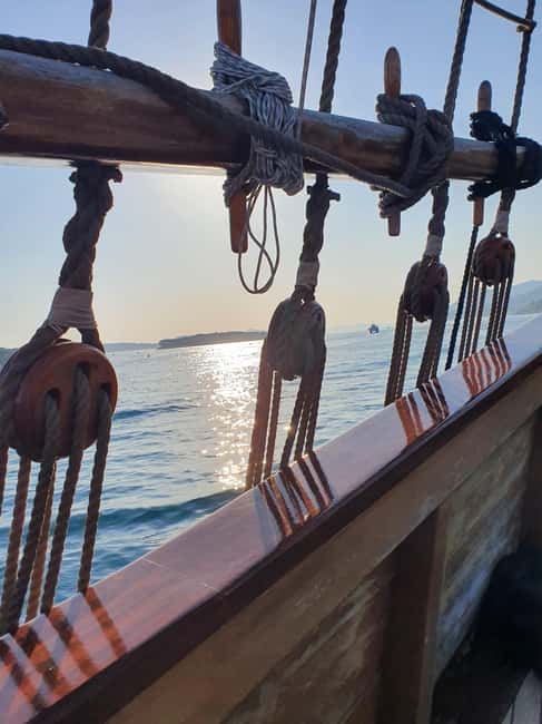 Dubrovnik walking tour and cruise on Karaka ship - Who will enjoy this two-hour combination?