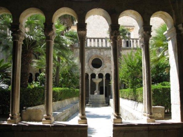 Dubrovnik Walking Tour - Sponza Palace and the story of recent Dubrovnik