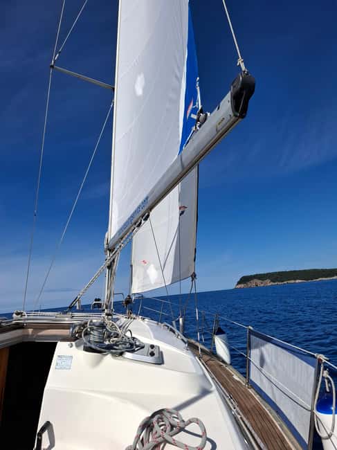 Dubrovnik yacht cruise-Elafity islands & Blue cave - Sailing again before Sunj Beach