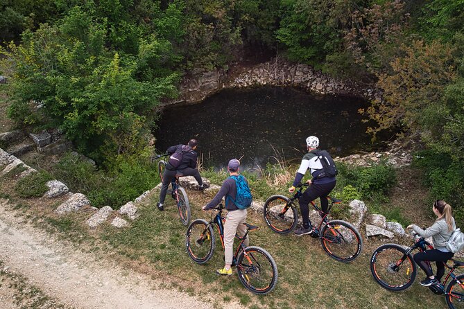 E Bike Tour with wine and olive oil tasting in Vodnjan - Toni makes the route more personal