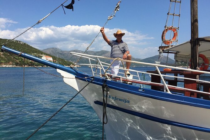 Elaphite Islands Cruise with Local Gastronomy at Captain's House - Meeting in Dubrovnik and getting onto the boat