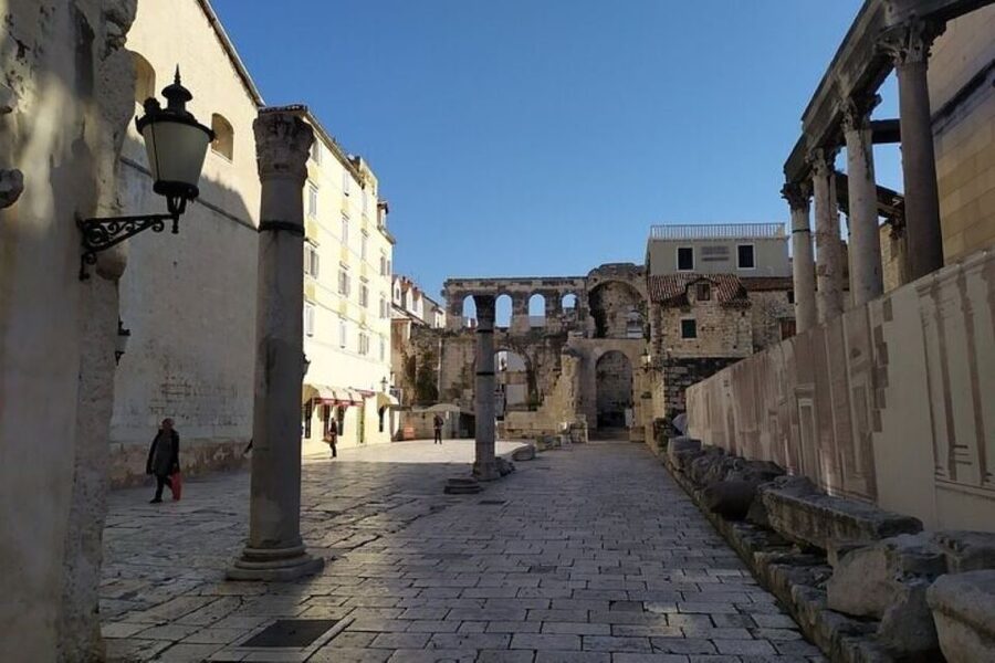 Experience Split History Walking Tour With Local Historian - The palace cellars and 3D views of Roman Split