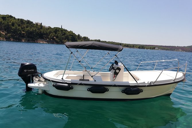 Explore the West coast of the island Brac by BETINA boat - Starting in Milna with the BETINA boat