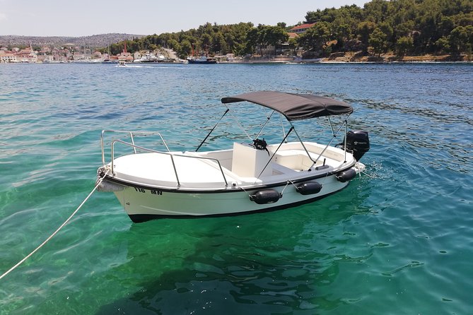 Explore the West coast of the island Brac by BETINA boat - Quiet coves and clear water for snorkeling