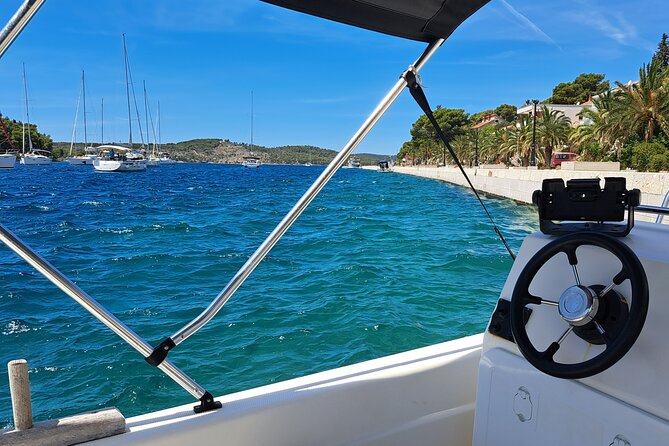 Explore the West coast of the island Brac by BETINA boat - Taking the controls, and knowing the tradeoff