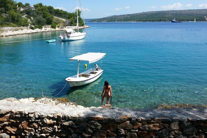 Explore west side of island Brač with Pasara boat - Traditional Dalmatian boat - Lunch, drinks, and life beside the water