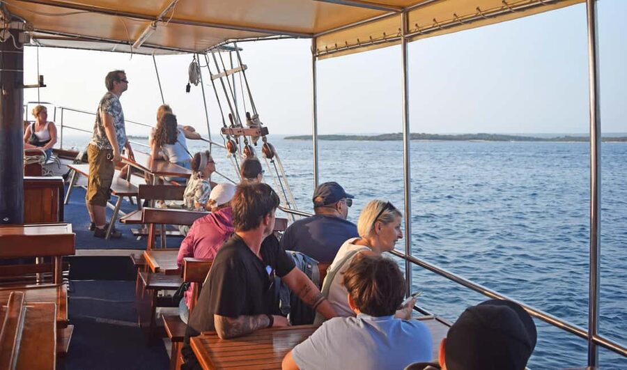 Fazana: Dolphin Finder in Brijuni islands Safari with Dinner - Leaving Fažana Port by the white lighthouse