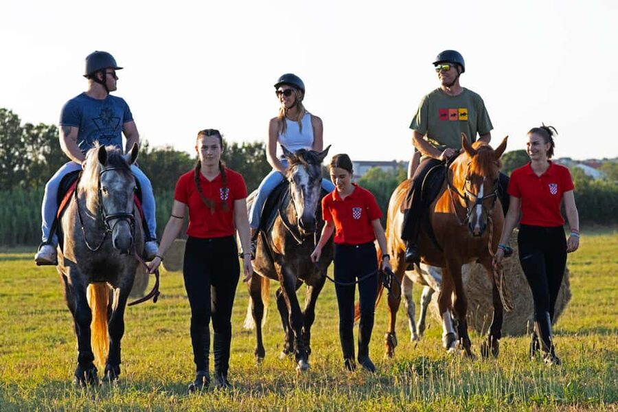 Fazana: Sunset 1-hour Horse Riding in Nature with Guide - The flower meadow and its gentle trot