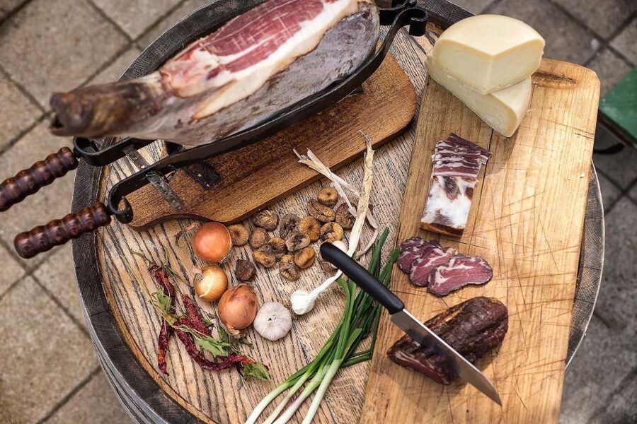 From Biograd: Wine and Olive Oil Tasting in Ražnjevića Dvori - Key points to know before you go