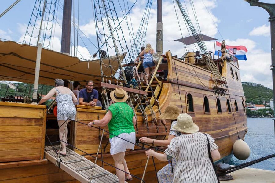 From Dubrovnik: Elaphiti Islands Galleon Cruise with Lunch - Sipan: A Quieter Island Stop