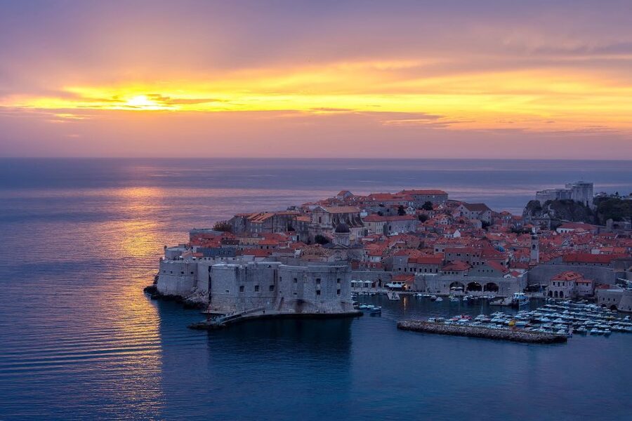 From Dubrovnik: Golden Hour Sunset Cruise with Free Drinks - The first minutes: leaving the Old Town Harbor