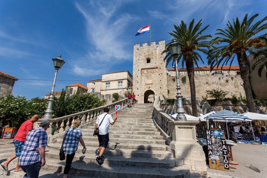 From Dubrovnik: Island of Korčula with wine tasting - The Bartulović family winery