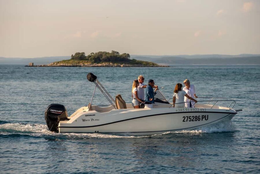 From Fazana: Dolphin watching and snorkeling in Blue Cave - Setting out from Fažana for a private boat trip