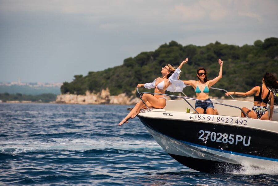 From Fažana: snorkeling at sea cave and Brijuni Island - Seagull Rocks and the cave access warning