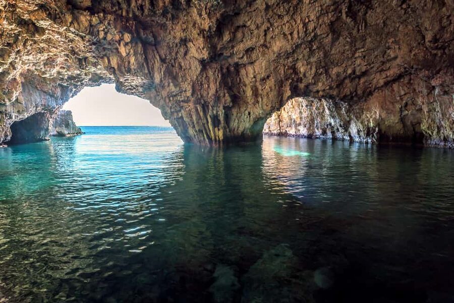 From Hvar: Blue Cave, Green Cave & 5 Islands Speedboat Tour - Stiniva Cove on Vis Island