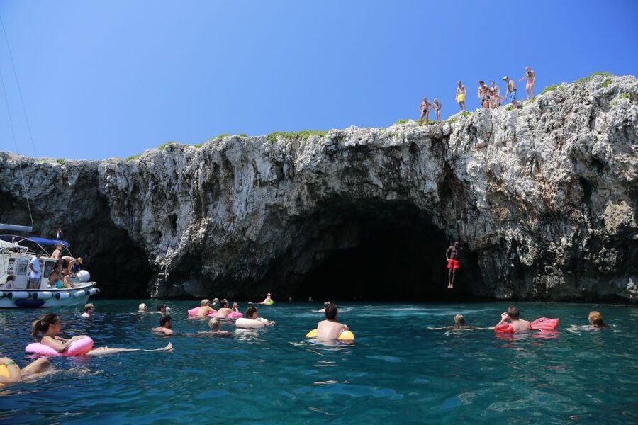 From Hvar: Pakleni Islands & Red Rocks Comfort Sailboat Tour - Who will enjoy this day most