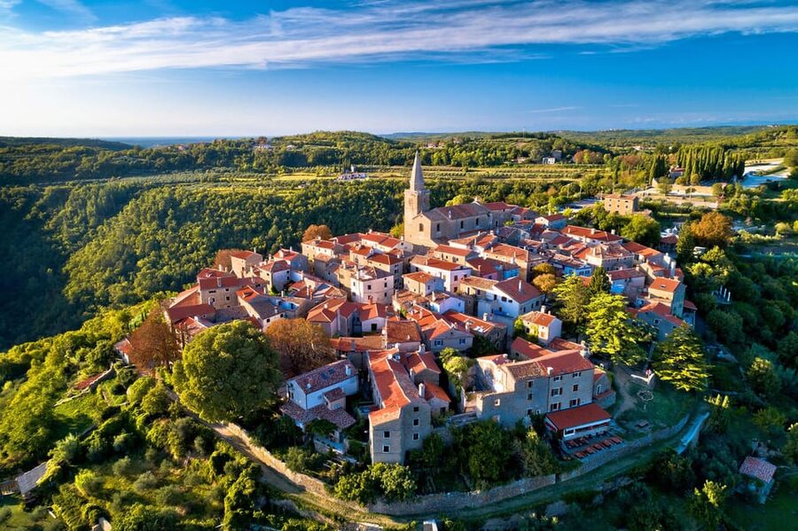 From Pula/Medulin: Istria Tour + Poreč, Motovun and Groznjan - The guides are a major part of the value