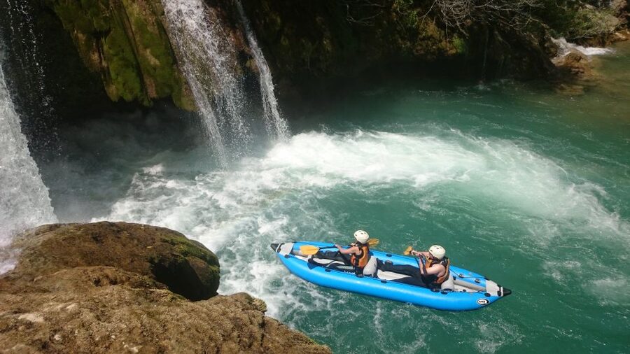 From Slunj: Mrežnica Canyon Kayaking Tour - Paddling the 7-kilometer canyon route
