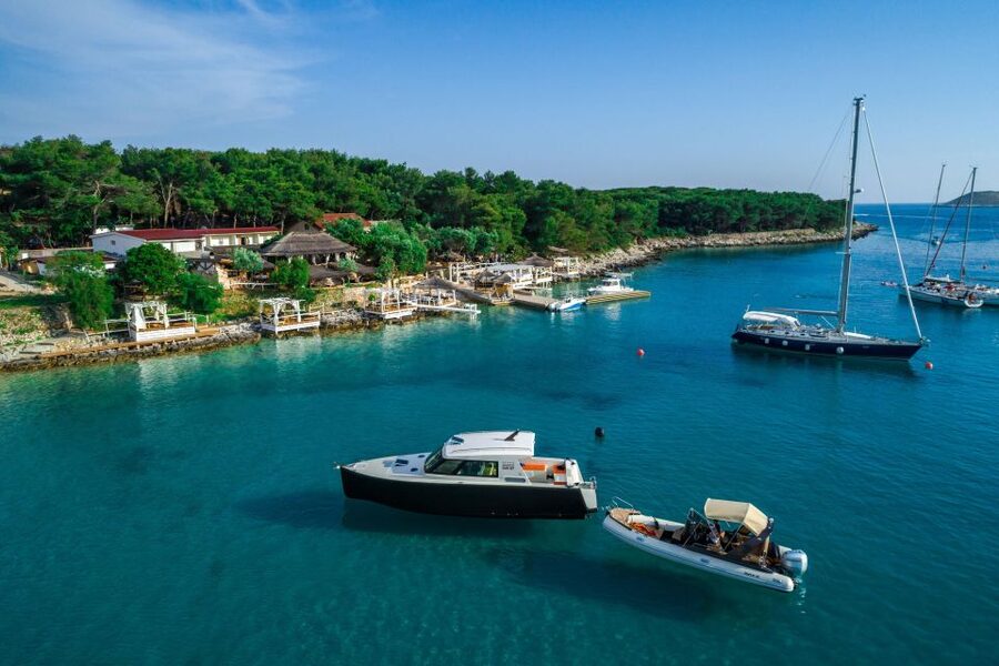 From Split: 3 Islands Half-Day Boat Tour with Blue Lagoon - The speedboat ride from Obala Hrvatskog narodnog preporoda