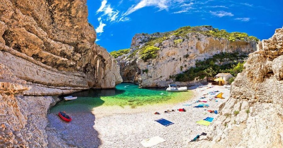From Split: Blue Cave and 5 islands-Day Tour - Ninety minutes in historic Hvar