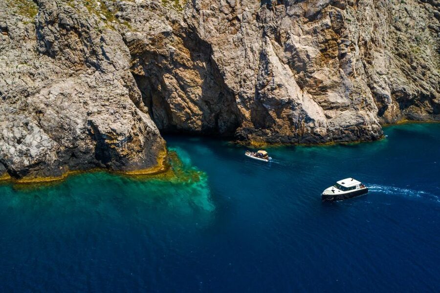 From Split: Blue Cave and Hvar Guided Tour by Luxury Boat - Milna: 105 minutes for lunch and a break