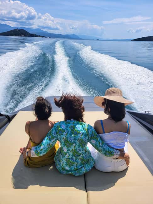 From Split: Blue Cave, Hvar, Mamma Mia, 5 Islands boat Tour - Komiža, the Mamma Mia town on Vis